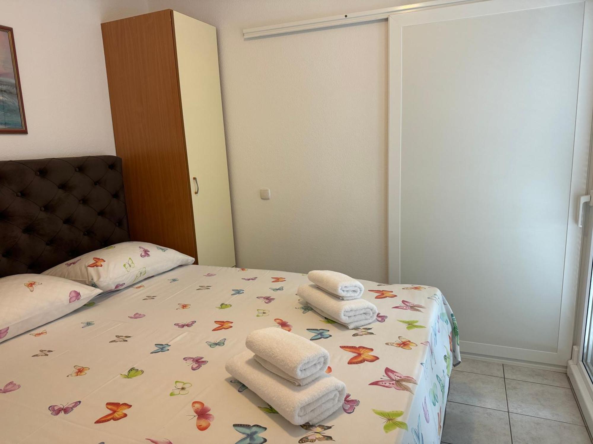 House 100M From The Beach With Free Parking And Breakfast Baška Voda Buitenkant foto