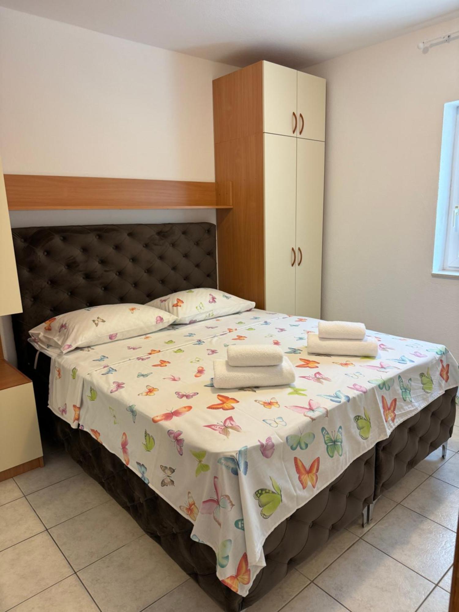 House 100M From The Beach With Free Parking And Breakfast Baška Voda Buitenkant foto