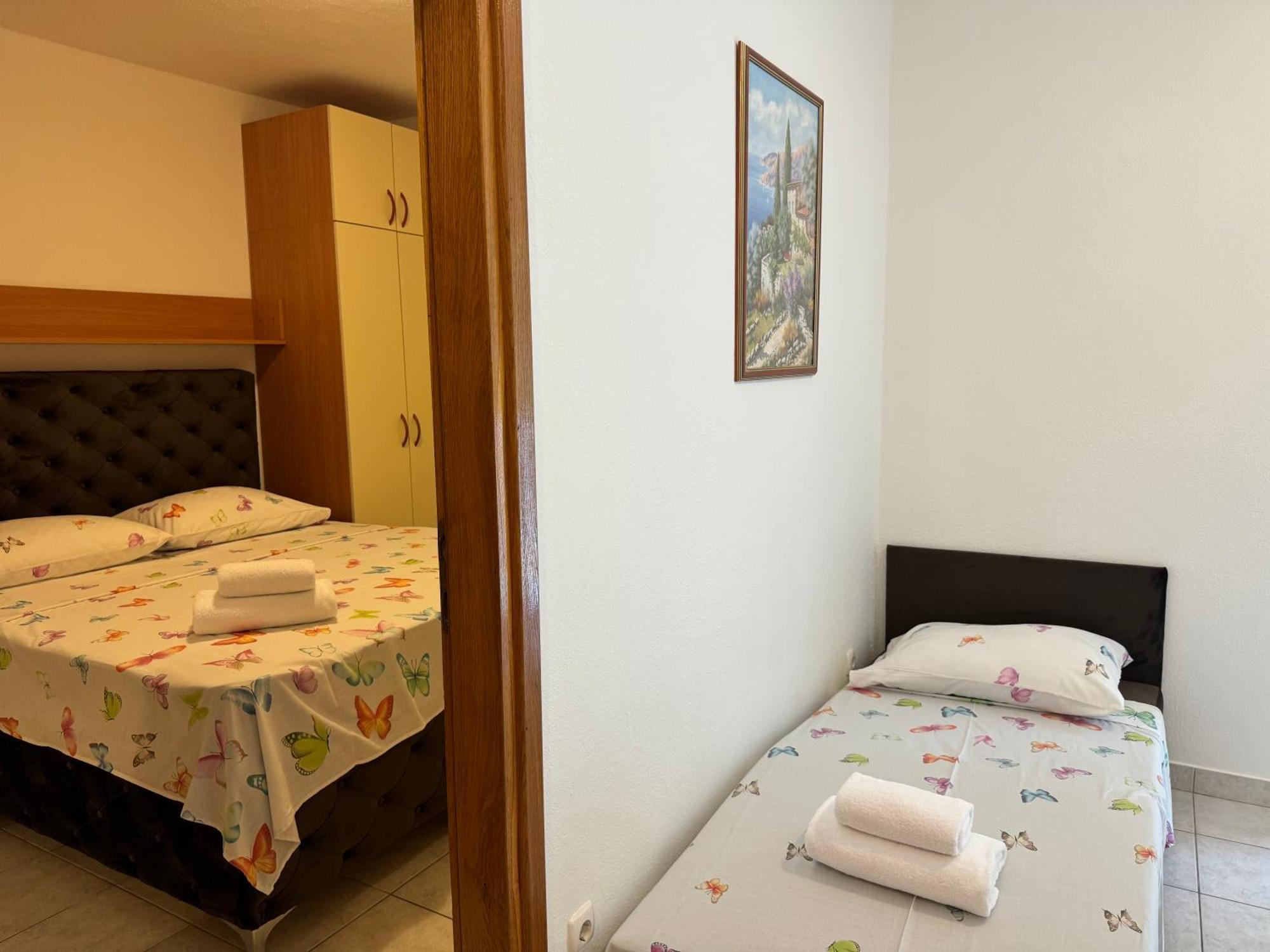 House 100M From The Beach With Free Parking And Breakfast Baška Voda Buitenkant foto