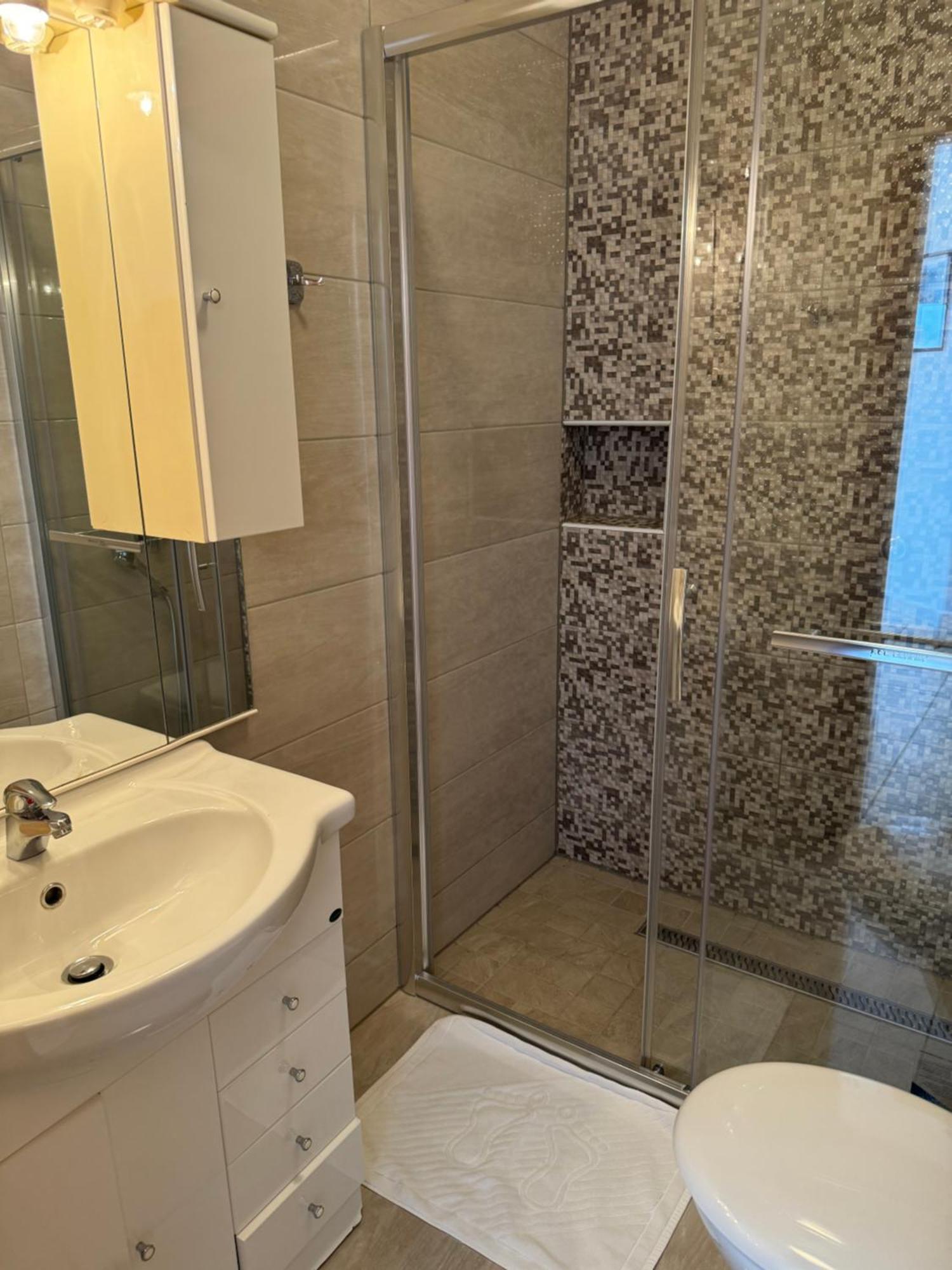 House 100M From The Beach With Free Parking And Breakfast Baška Voda Buitenkant foto