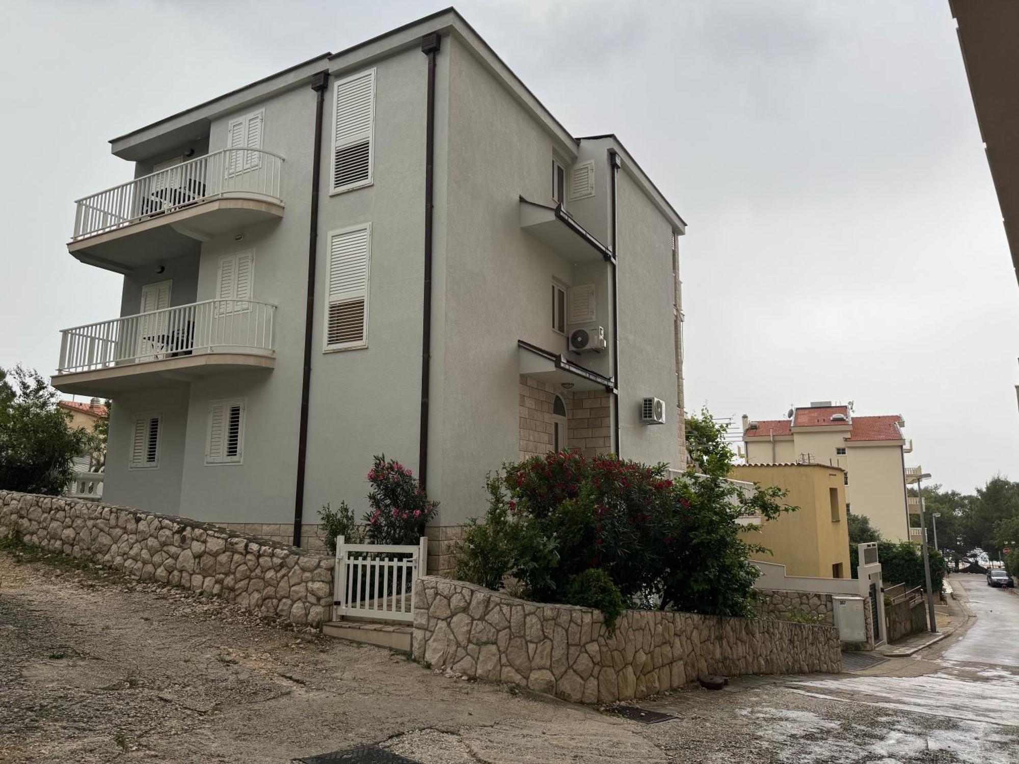 House 100M From The Beach With Free Parking And Breakfast Baška Voda Buitenkant foto